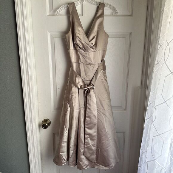 MAX & CLEO Dress Women's Sz 6 Gold Fit & Flare Satiny V-neck Party Prom Cocktail - Picture 1 of 8